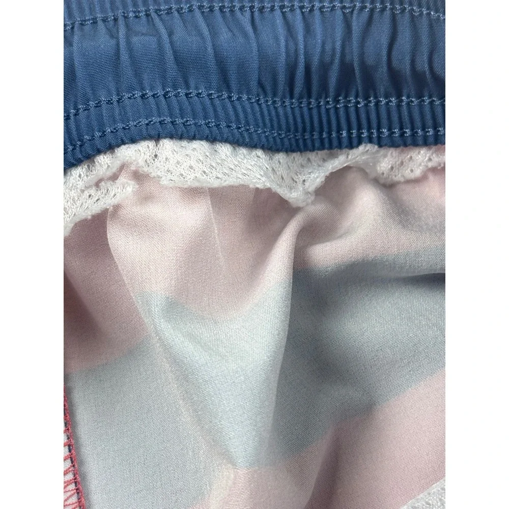 Vineyard Vines Swim Trunks XS Mens Red Blue Flag Whale Stripe Beach Summer